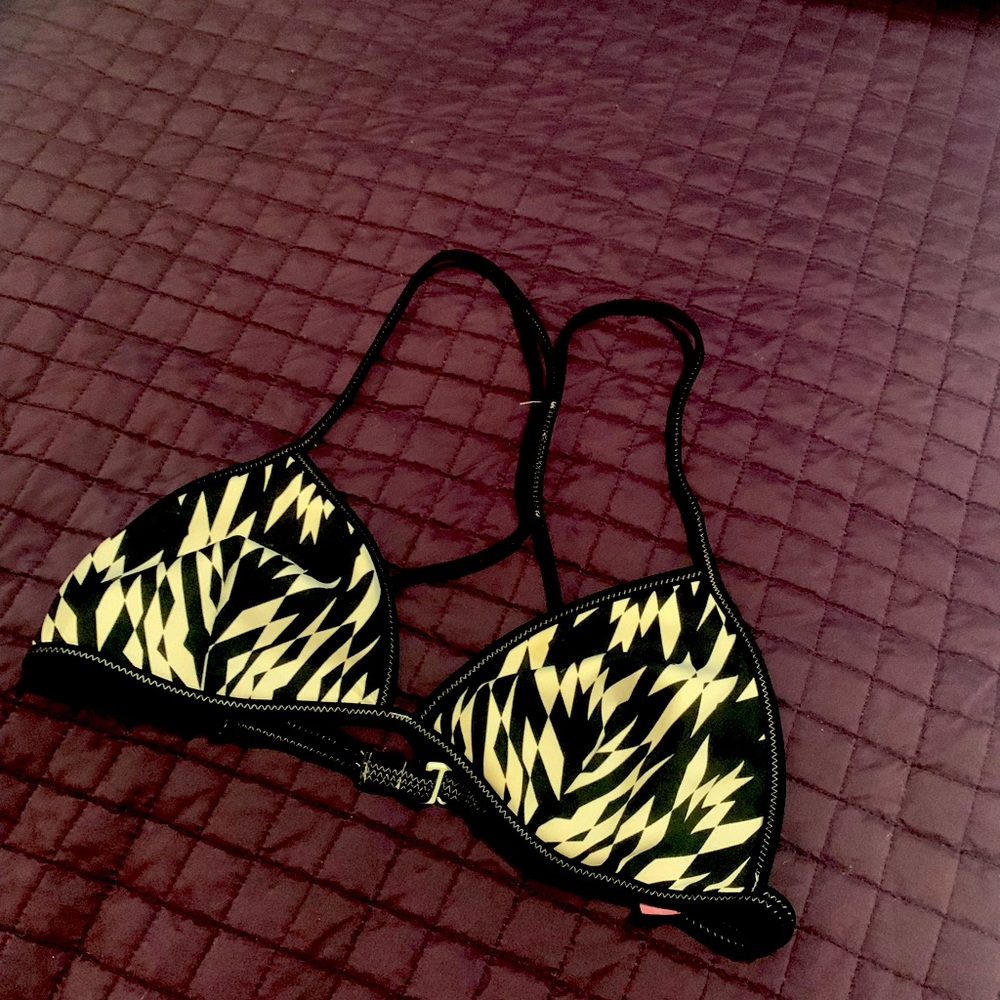 Black and white bikini top. No strings to tie!